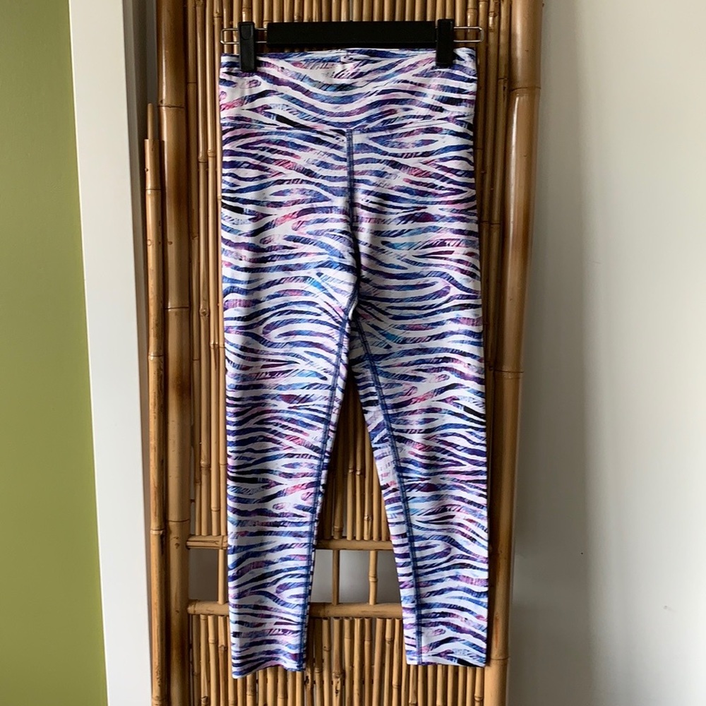 Dharma Bums cropped yoga legging. Size M